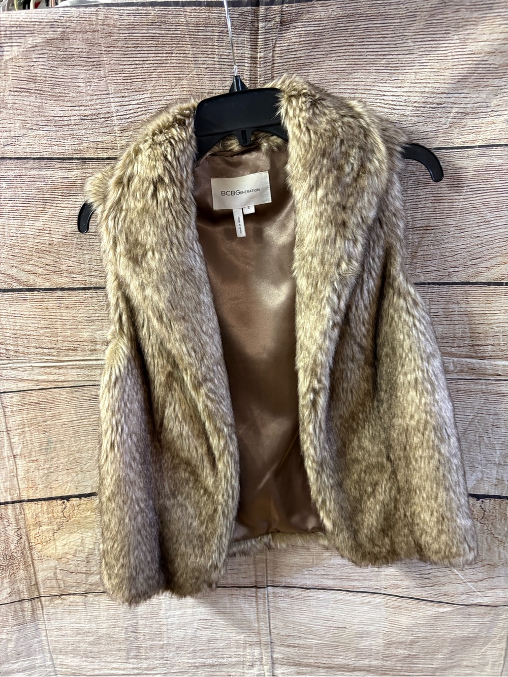 😍 BCBGeneration Women's Faux Fur Vest in Taupe